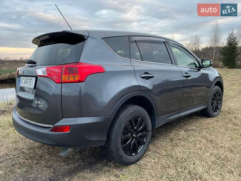 Внедорожник / Кроссовер Toyota RAV4 2012 в 