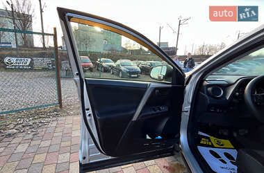 Внедорожник / Кроссовер Toyota RAV4 2015 в 