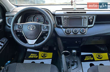 Внедорожник / Кроссовер Toyota RAV4 2015 в 