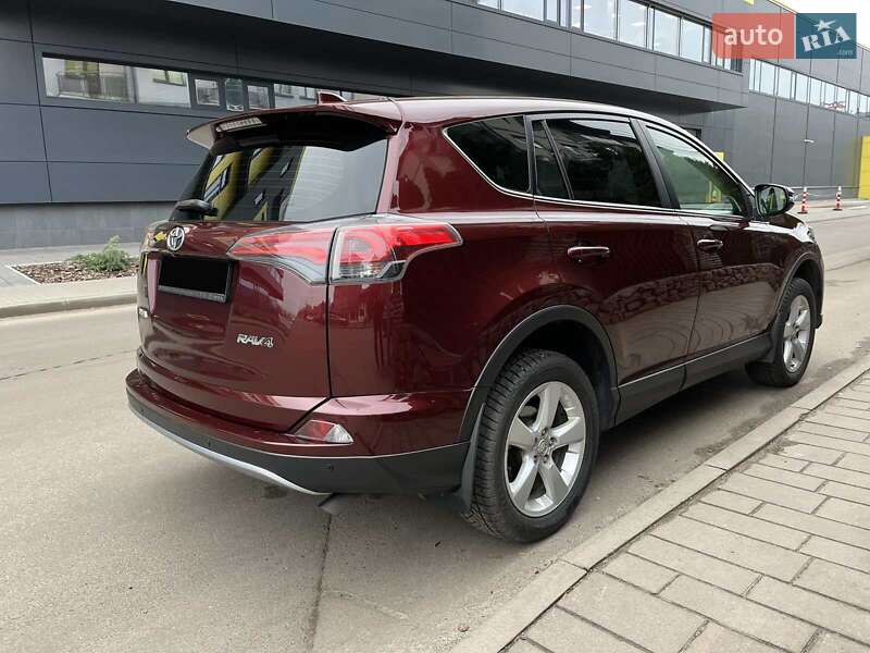 Внедорожник / Кроссовер Toyota RAV4 2017 в Киеве