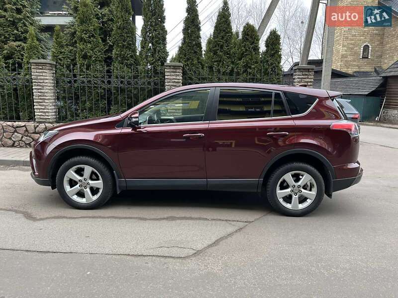 Внедорожник / Кроссовер Toyota RAV4 2017 в Киеве