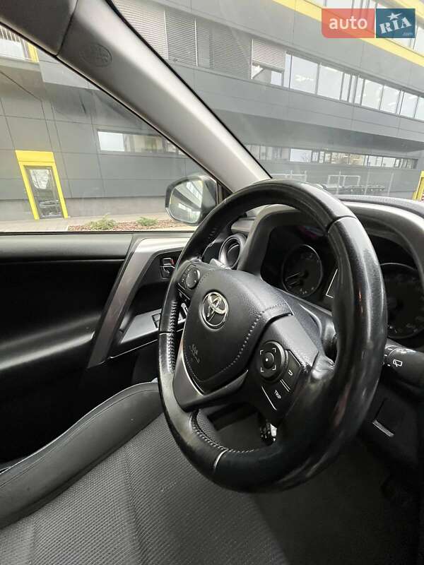 Внедорожник / Кроссовер Toyota RAV4 2017 в Киеве