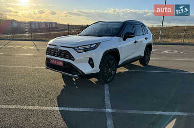 Позашляховик / Кросовер Toyota RAV4 2022 в Рівному