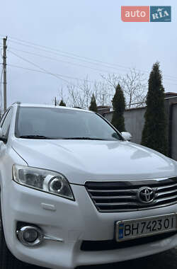 Внедорожник / Кроссовер Toyota RAV4 2012 в 