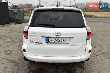 Внедорожник / Кроссовер Toyota RAV4 2012 в 
