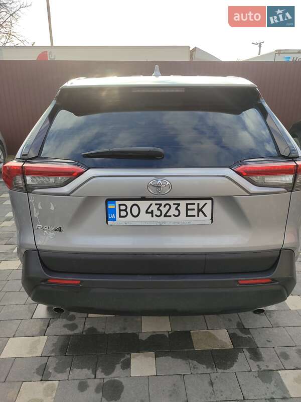 Внедорожник / Кроссовер Toyota RAV4 2019 в Бучаче