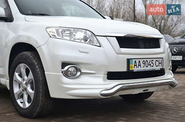 Внедорожник / Кроссовер Toyota RAV4 2011 в 