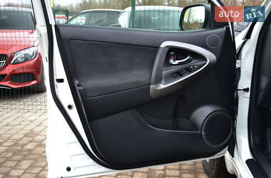 Внедорожник / Кроссовер Toyota RAV4 2011 в 