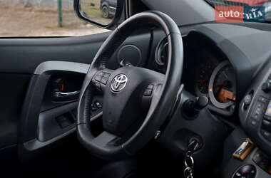 Внедорожник / Кроссовер Toyota RAV4 2011 в 