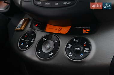 Внедорожник / Кроссовер Toyota RAV4 2011 в 
