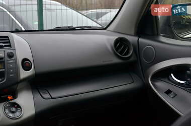 Внедорожник / Кроссовер Toyota RAV4 2011 в 