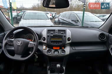 Внедорожник / Кроссовер Toyota RAV4 2011 в 