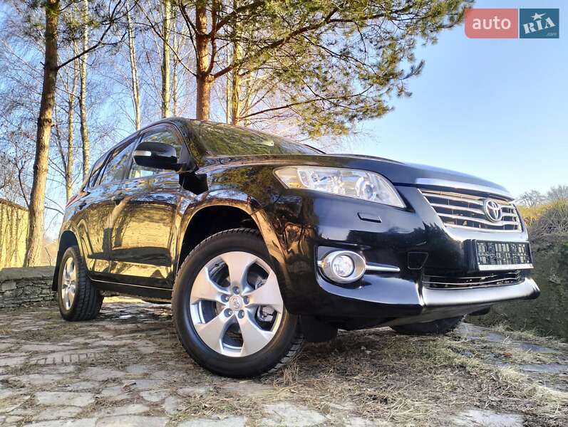 Внедорожник / Кроссовер Toyota RAV4 2012 в Ровно