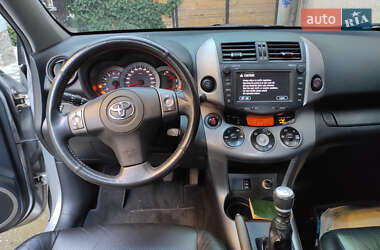 Внедорожник / Кроссовер Toyota RAV4 2006 в 
