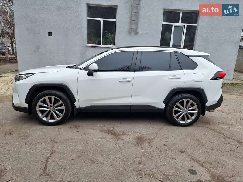 Внедорожник / Кроссовер Toyota RAV4 2019 в Харькове