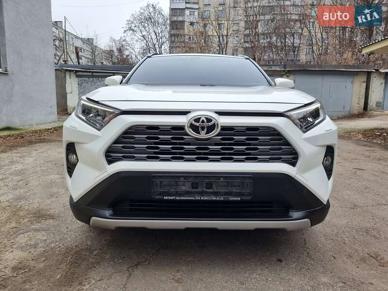 Внедорожник / Кроссовер Toyota RAV4 2019 в Харькове