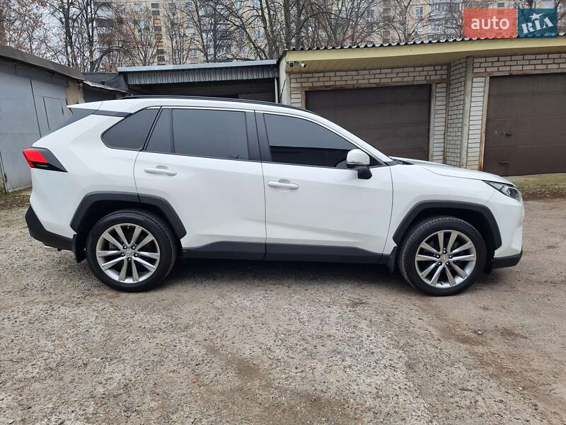Внедорожник / Кроссовер Toyota RAV4 2019 в Харькове