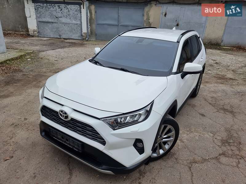 Внедорожник / Кроссовер Toyota RAV4 2019 в Харькове