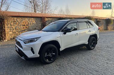 Внедорожник / Кроссовер Toyota RAV4 2019 в Черновцах