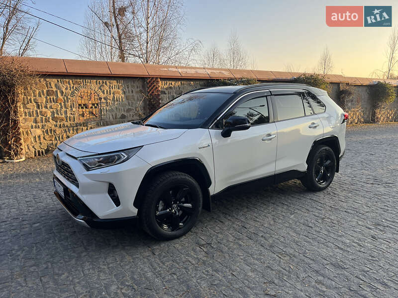 Позашляховик / Кросовер Toyota RAV4 2019 в Чернівцях