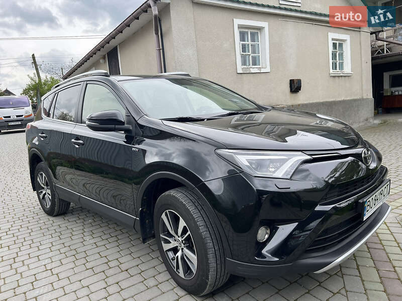 Внедорожник / Кроссовер Toyota RAV4 2016 в Городке