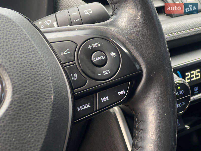 Позашляховик / Кросовер Toyota RAV4 2020 в Рокитному