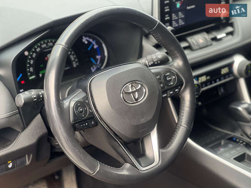 Позашляховик / Кросовер Toyota RAV4 2020 в Рокитному