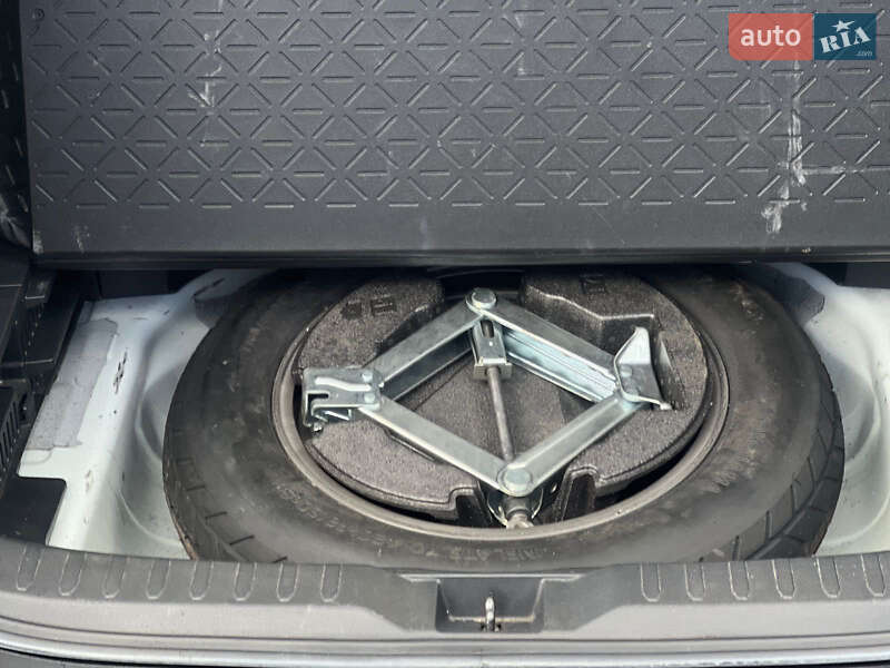 Позашляховик / Кросовер Toyota RAV4 2020 в Рокитному