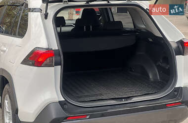 Внедорожник / Кроссовер Toyota RAV4 2020 в Рокитном