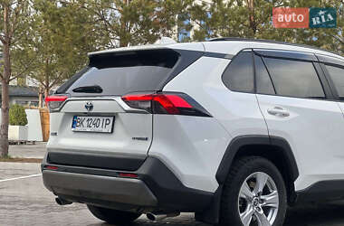 Внедорожник / Кроссовер Toyota RAV4 2020 в Рокитном