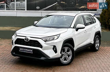 Внедорожник / Кроссовер Toyota RAV4 2023 в Черновцах