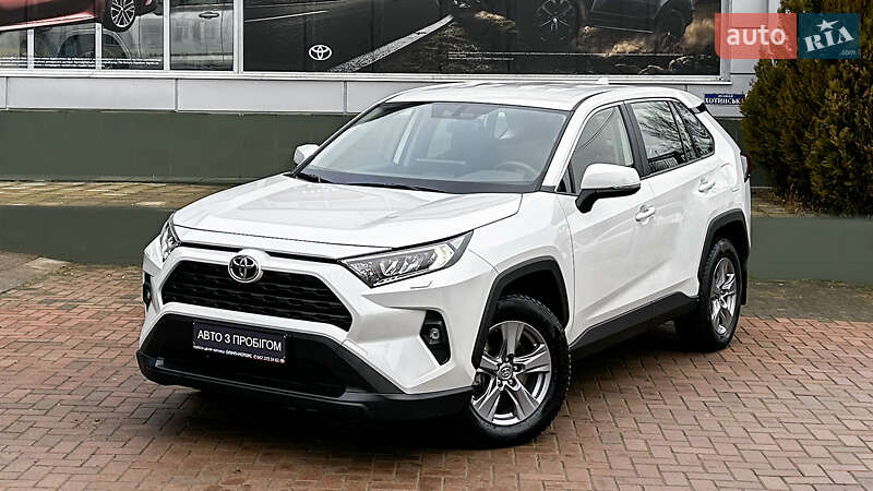 Позашляховик / Кросовер Toyota RAV4 2023 в Чернівцях