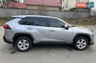 Позашляховик / Кросовер Toyota RAV4 2020 в Бучі