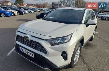 Внедорожник / Кроссовер Toyota RAV4 2019 в Киеве