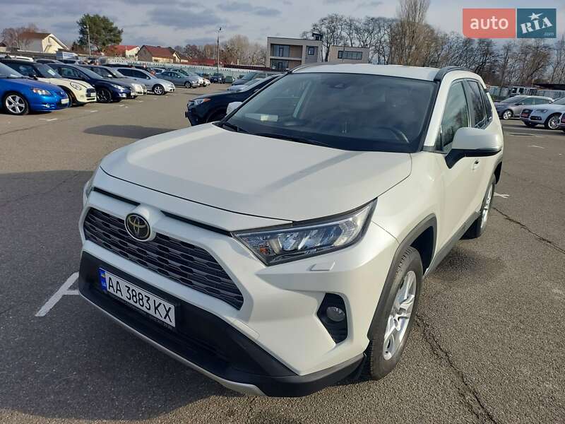 Позашляховик / Кросовер Toyota RAV4 2019 в Києві