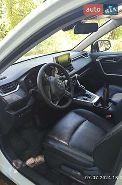 Внедорожник / Кроссовер Toyota RAV4 2019 в Киеве