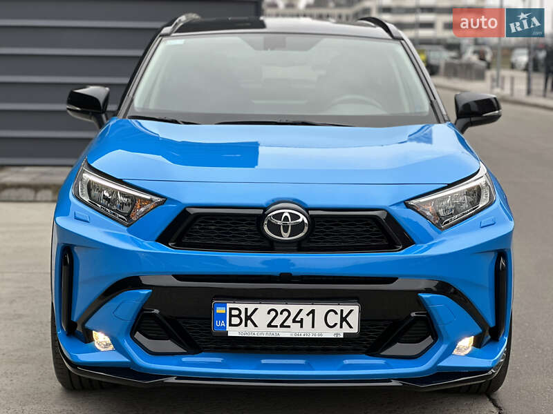 Внедорожник / Кроссовер Toyota RAV4 2019 в Киеве