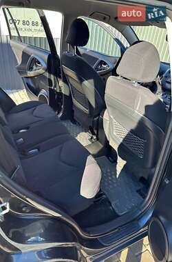 Позашляховик / Кросовер Toyota RAV4 2008 в 