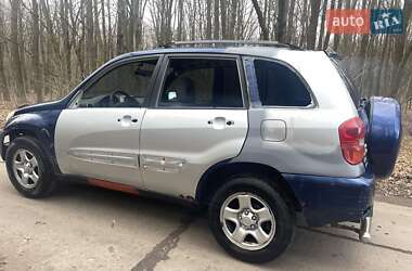 Позашляховик / Кросовер Toyota RAV4 2002 в Рівному