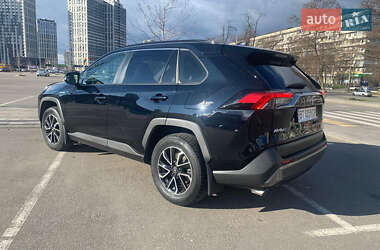 Внедорожник / Кроссовер Toyota RAV4 2021 в Киеве