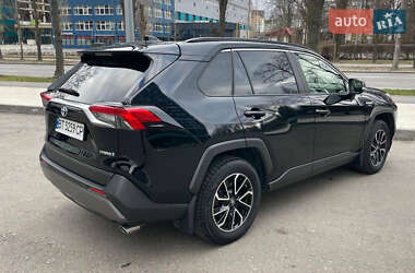 Внедорожник / Кроссовер Toyota RAV4 2021 в Киеве