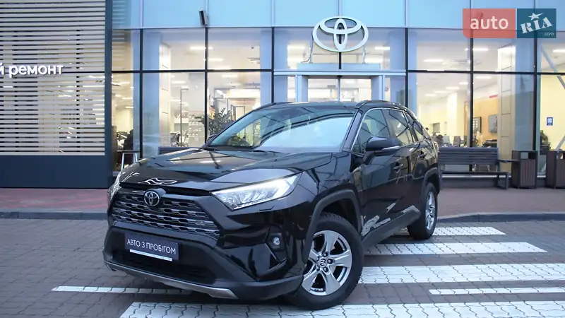 Позашляховик / Кросовер Toyota RAV4 2022 в 