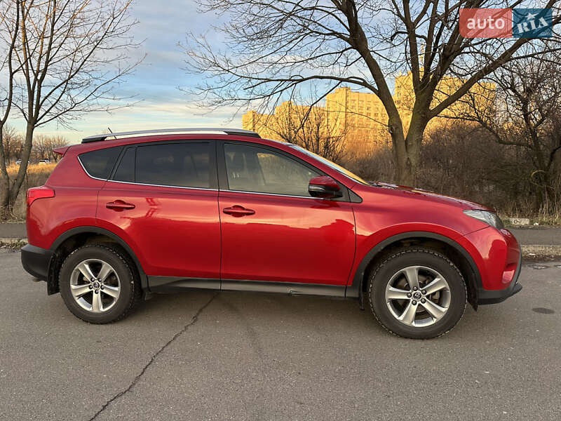 Позашляховик / Кросовер Toyota RAV4 2015 в Кривому Розі