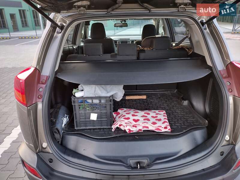 Позашляховик / Кросовер Toyota RAV4 2013 в Ірпені