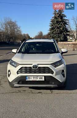 Внедорожник / Кроссовер Toyota RAV4 2019 в Полтаве