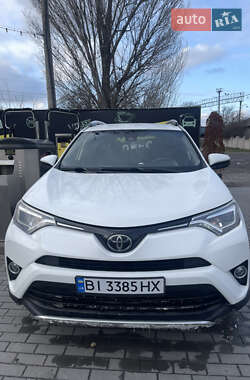 Внедорожник / Кроссовер Toyota RAV4 2018 в 