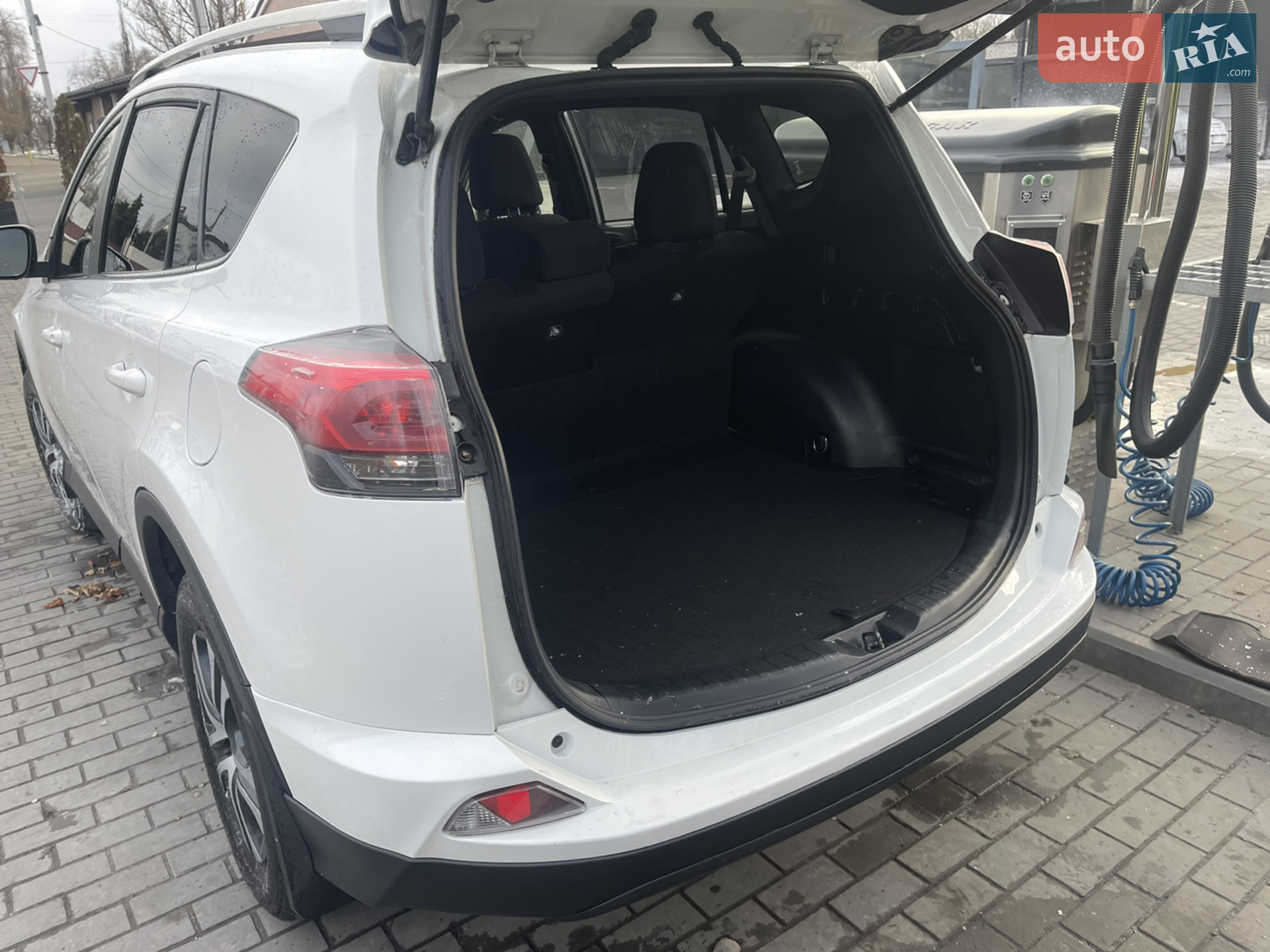 2018 Toyota RAV 4 - мініатюра 9