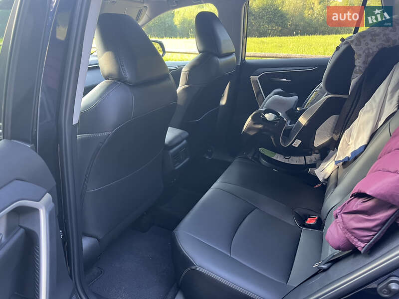 Позашляховик / Кросовер Toyota RAV4 2023 в Києві