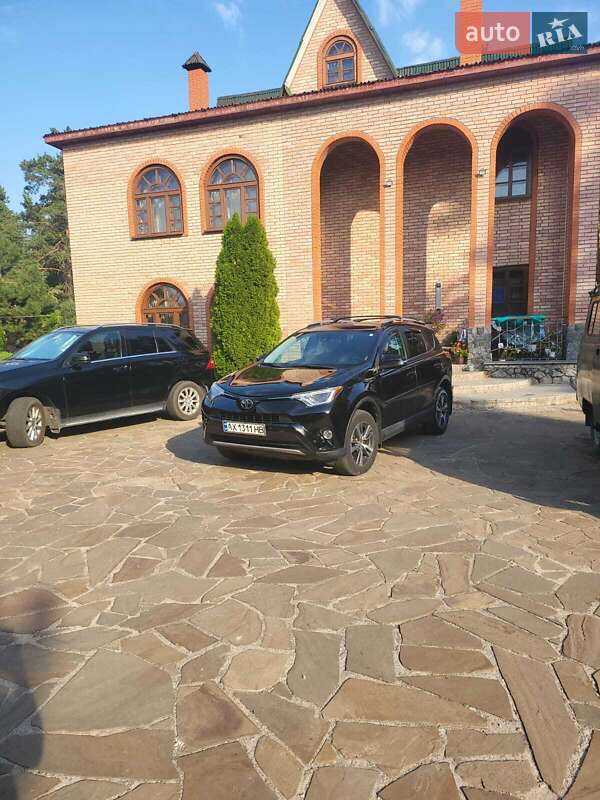 Внедорожник / Кроссовер Toyota RAV4 2015 в 