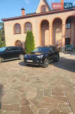 Внедорожник / Кроссовер Toyota RAV4 2015 в 